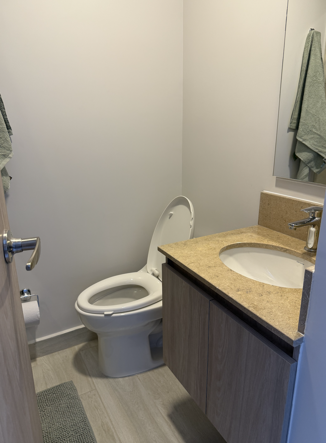 Baño privado de la suite con tocador