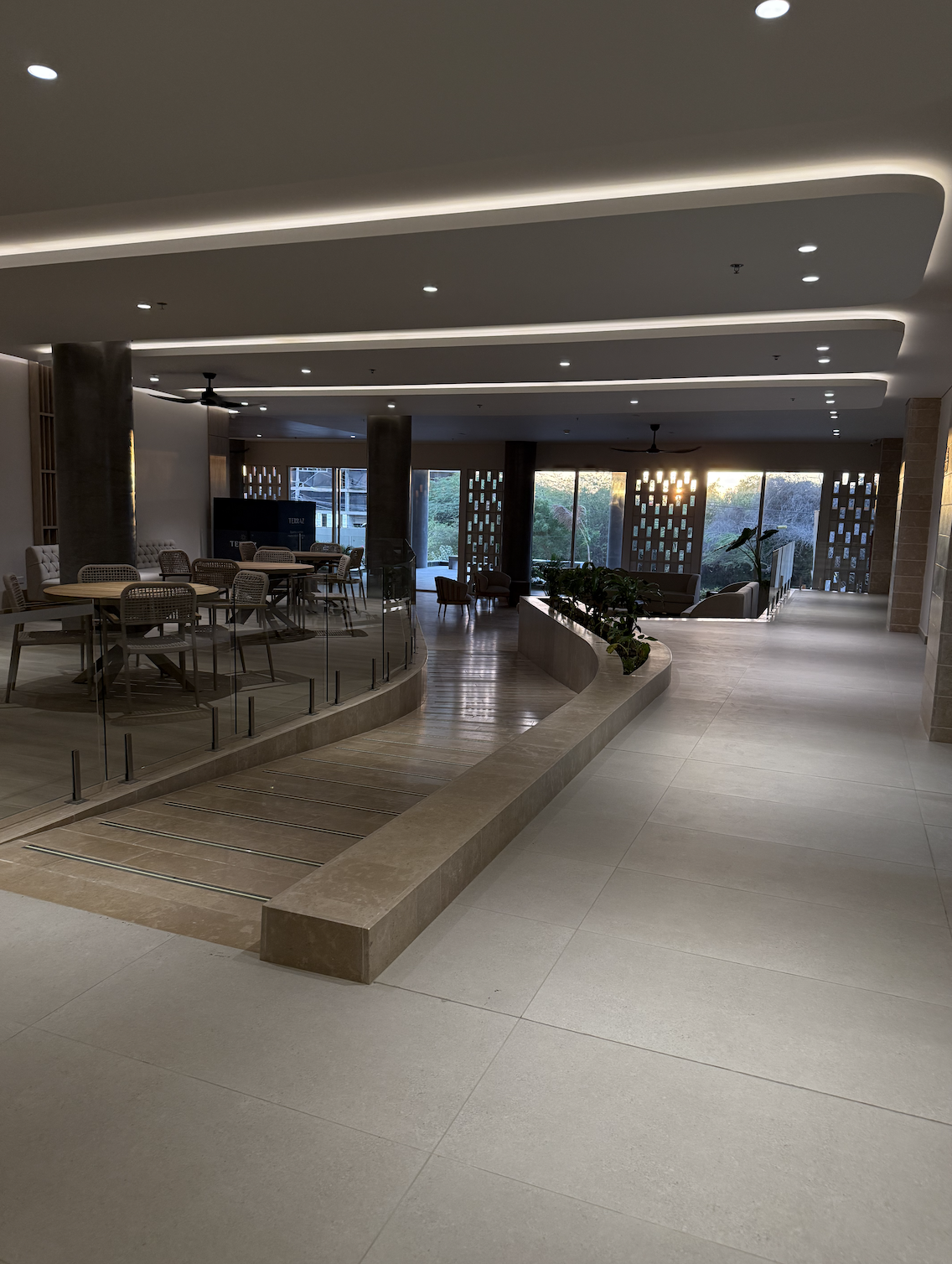 Lobby y lounge interior del edificio